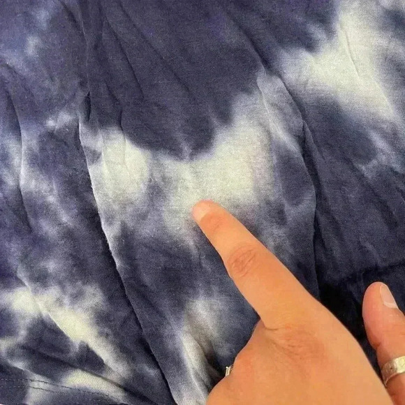 Caution To The Wind Blue White Tie Dye Tied Bottom Cropped T-Shirt Womens Medium - Picture 3 of 5